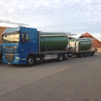 Transport von Silo auf LKW